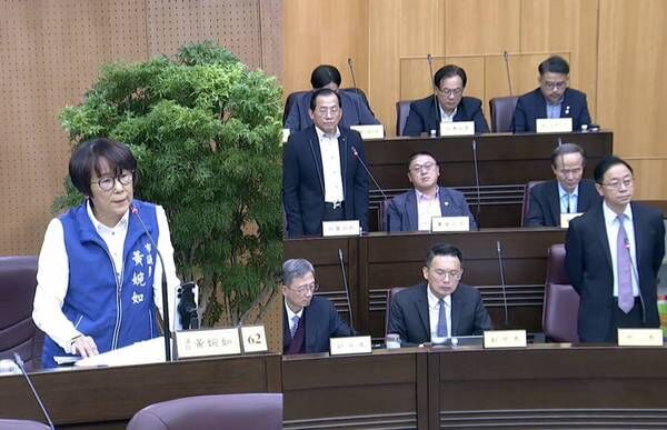 紓解桃園往返雙北通勤運量 黃婉如:市府應規劃雙層巴士上國道