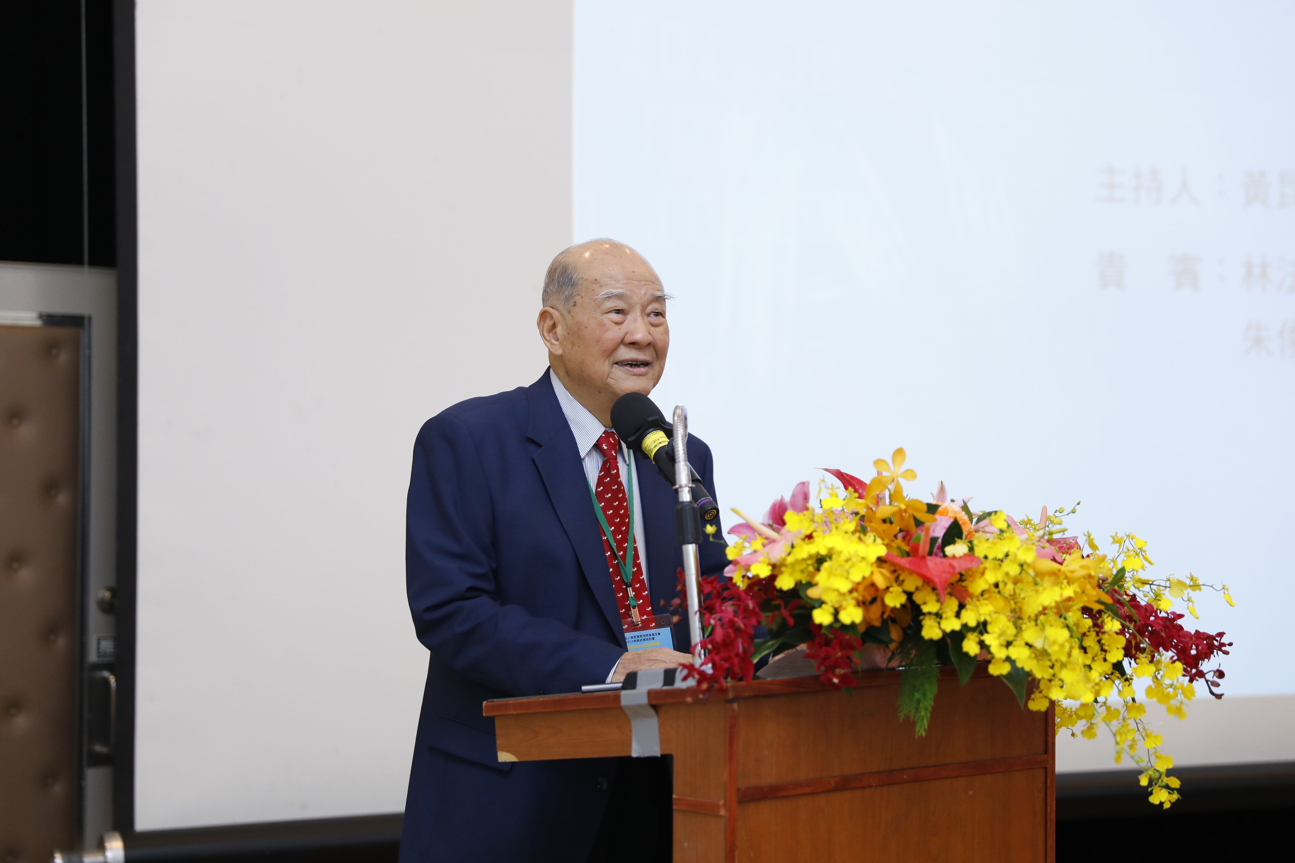 ▲▼黃昆輝表示，AI時代來臨，應認真思考AI在學校教育與學生學習的「工具性角色」。（圖／黃昆輝基金會提供）