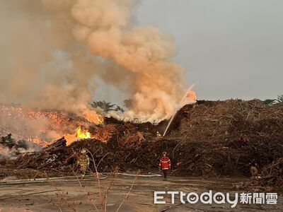 白河廢棄物深夜大火！3千平方公尺燃燒　27車62人徹夜搶救
