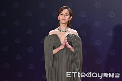 金馬獎／陳意涵「超兇事業線」全看光！　深墨綠短裙大露長腿