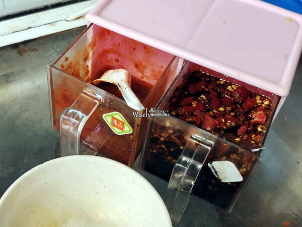 ▲▼永和樂華夜市小吃「嘉味仙麻油雞腿庫飯」，捷運永安市場站宵夜老店。（圖／部落客WISELY提供）