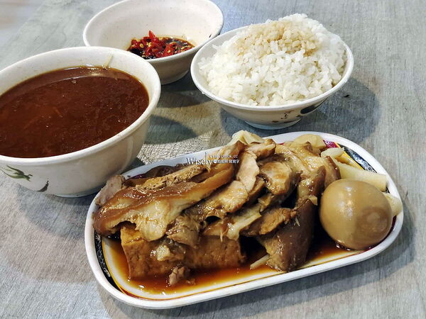 ▲▼永和樂華夜市小吃「嘉味仙麻油雞腿庫飯」，捷運永安市場站宵夜老店。（圖／部落客WISELY提供）