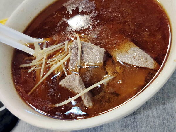 ▲▼永和樂華夜市小吃「嘉味仙麻油雞腿庫飯」，捷運永安市場站宵夜老店。（圖／部落客WISELY提供）