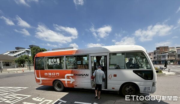 ▲西拉雅風管處歡慶20週年，限量推出關子嶺一日遊20元套票，吸引遊客搶購。（記者林東良翻攝，下同）