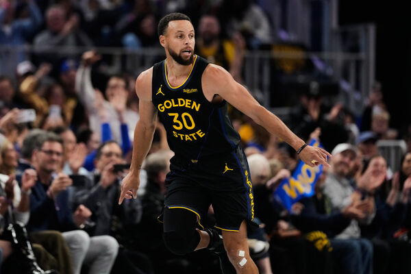 ▲咖哩大神柯瑞轟38分白搭，勇士苦吞近期3連敗。（圖／達志影像／美聯社）