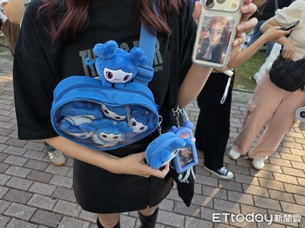 ▲▼TWICE高雄演唱會場外。（圖／記者吳睿慈攝）