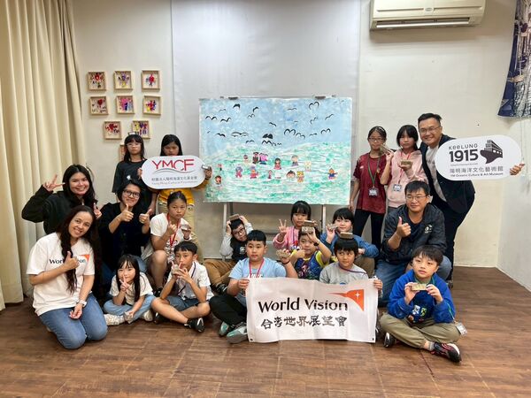 ▲陽明海運文化基金會與台灣世界展望會於新竹五尖中心共同進行「一顆肥皂、一片海」兒童藝術共創活動。（圖／基金會提供）