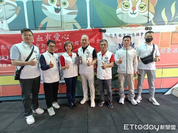 ▲創會會長留峰甫與公益大使連靜雯一同號召民眾捐血。（圖／記者游瓊華翻攝）