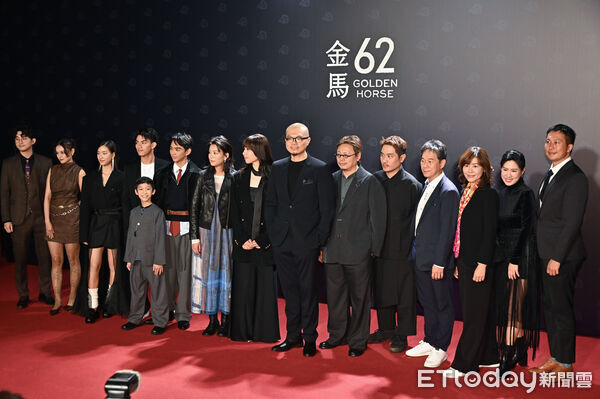 ▲▼第62屆金馬獎頒獎典禮星光大道，南方時光/曹仕翰(導演)、張軼峰/袁筱凡(美術)、鄭宇培(造型)、陳玄力/温傑恩/朱俐安/黃工芸/謝以樂(演員)、歐陽信/童維辰/李桂雲/謝一麟(製片/公司代表)、李建一/潘之敏(劇組)、曹若傑(攜伴)。（圖／記者林敬旻攝）