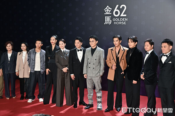 ▲▼第62屆金馬獎頒獎典禮星光大道，我家的事/潘客印(新導演/改編劇本)、藍葦華(男主角)、高伊玲(女主角)、曾敬驊(頒獎人/男配角)、姚淳耀(男配角)、黃珮琪(女配角)。（圖／記者林敬旻攝）