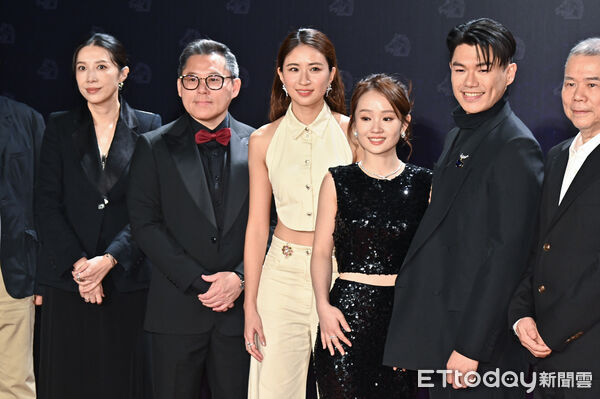 ▲▼第62屆金馬獎頒獎典禮星光大道，大濛/陳玉勳(導演/原著劇本/歌曲)、葉如芬/李烈(監製/頒獎人)、柯煒林(男主角/頒獎人)、方郁婷(女主角/頒獎人)、郭憲聰/陳姵均(視覺效果)、王誌成/尤麗雯(美術)、許力文(造型)、盧律銘/9m88(歌曲)。（圖／記者林敬旻攝）