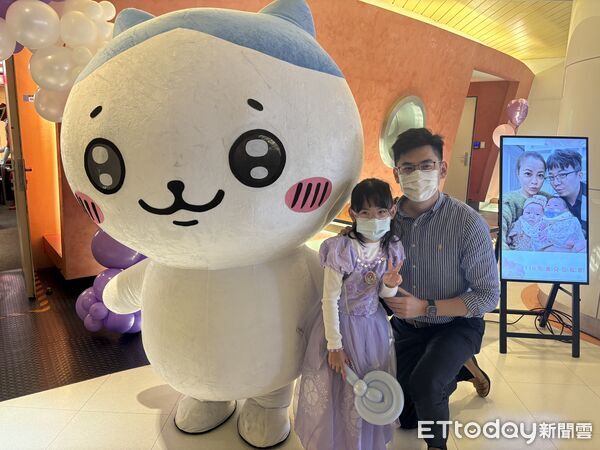 ▲▼早產兒茵茵和爸爸回台大兒童醫院參加早產兒回娘家活動。（圖／記者洪巧藍攝）