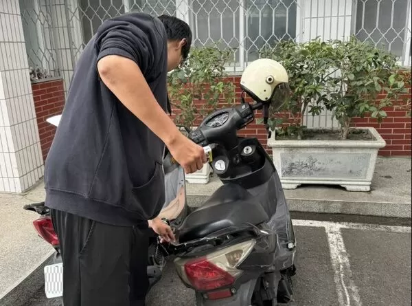 ▲毒品快篩上路，彰化溪湖警方查獲毒蟲使用毒品咖啡包。（圖／警方提供）