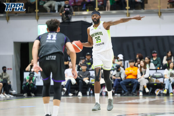 ▲攻城獅高國豪、夢想家馬建豪、霍爾曼。（圖／TPBL職籃提供）