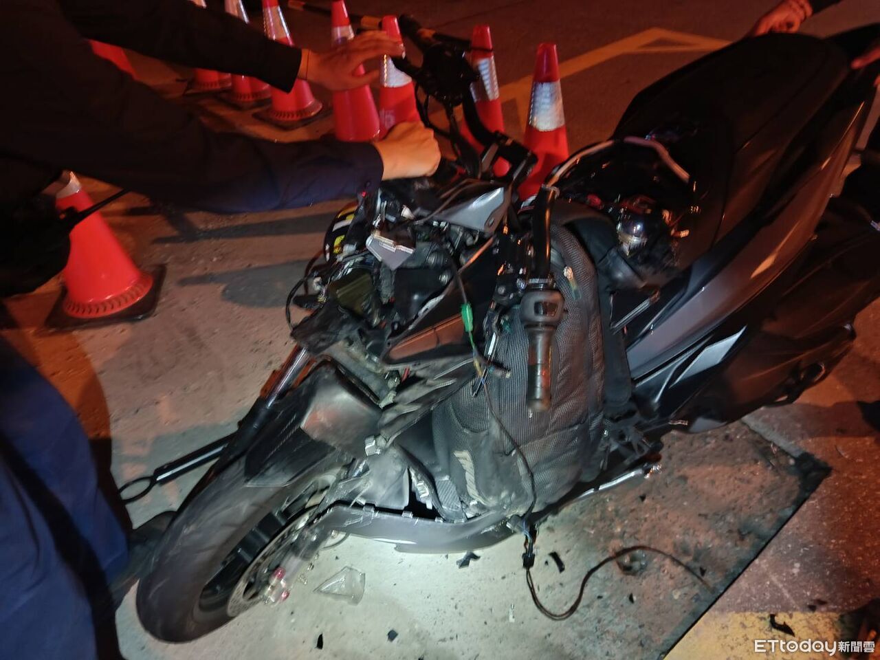 花蓮19歲騎士車禍「摔進BMW車底」零件噴散滿地　20天後不治