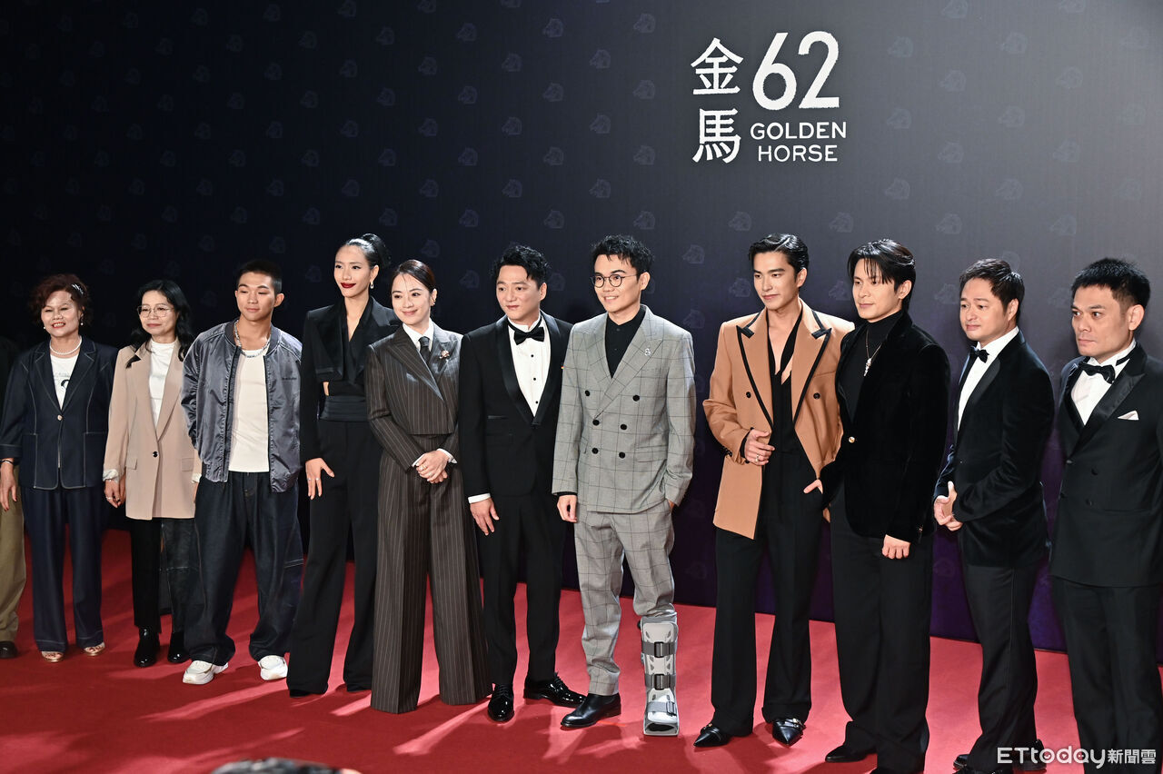▲▼第62屆金馬獎頒獎典禮星光大道，我家的事/潘客印(新導演/改編劇本)、藍葦華(男主角)、高伊玲(女主角)、曾敬驊(頒獎人/男配角)、姚淳耀(男配角)、黃珮琪(女配角)。（圖／記者林敬旻攝）