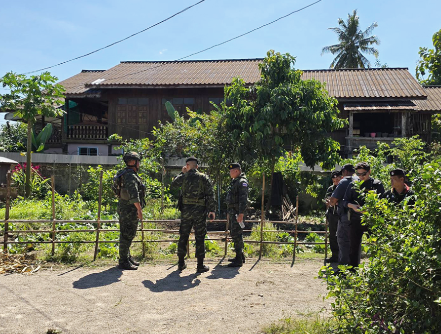 ▲▼緬甸內戰「砲彈落入泰國村莊」炸毀4屋！。（圖／翻攝自Khaosod）