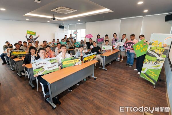 ▲「南青出擊」交流活動，三地青年委員分享地方行動經驗，在台南展開跨域對話。（記者林東良翻攝，下同）