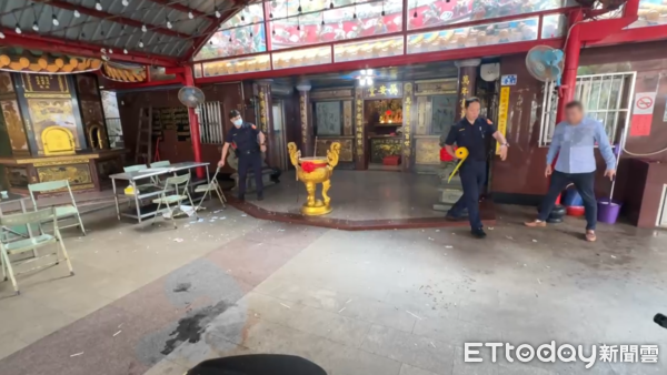 ▲▼基隆宮廟萬安堂氣爆，老翁臟器外露搶救中。（圖／記者郭世賢翻攝）