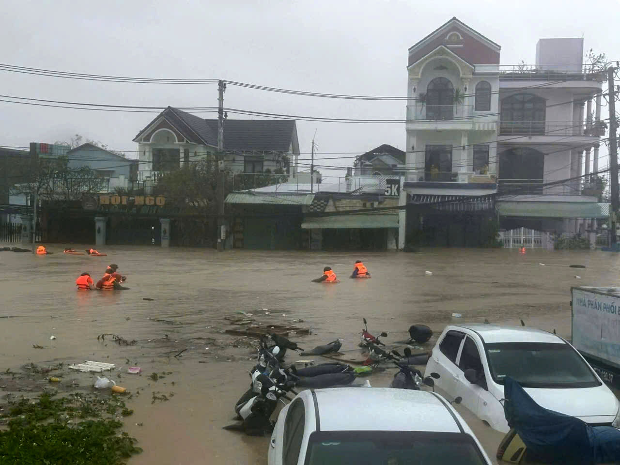 ▲▼越南洪災90死12失蹤！323萬牲畜活活淹死。（圖／達志影像／美聯社）