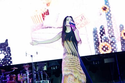 Ella屏東家鄉撂客語開唱！　「親爸坐鎮台下」被虧：根本土地公