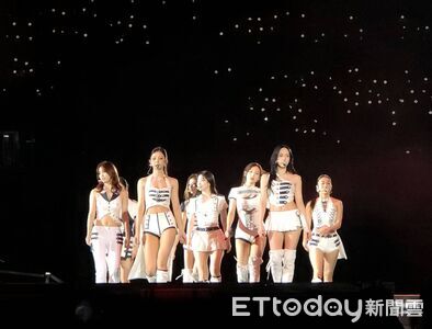 直擊/子瑜Day2造型換了!超殺馬尾現身「TWICE重要口號」留給她全場淚崩