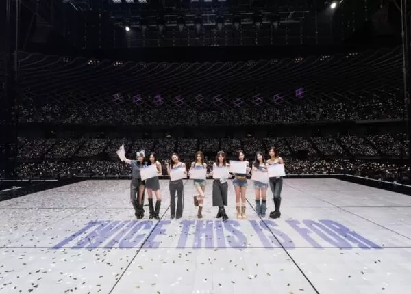 ▲▼ TWICE世運開唱「粉絲遭強光照射」　補救方法曝光！  。（圖／翻攝自TWICE IG、讀者提供）