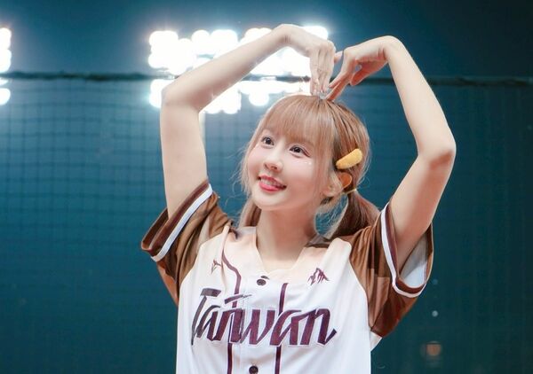 ▲▼樂天女孩崔荷潾。（圖／樂天桃猿提供）