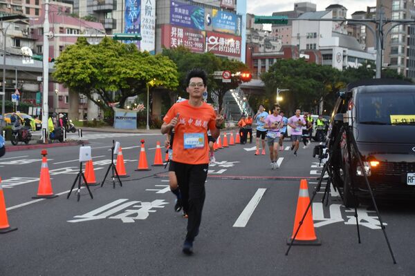 ▲▼2025台北幸福家園公益路跑登場　中正一分局橘T宣導防詐吸睛。（圖／中正一分局提供）