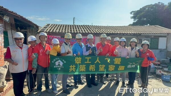 ▲台南做工行善團接力修繕弱勢家庭，讓寒冬不再冰冷。（圖／記者林東良翻攝，下同）
