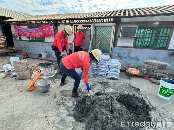 ▲台南做工行善團接力修繕弱勢家庭，讓寒冬不再冰冷。（圖／記者林東良翻攝，下同）