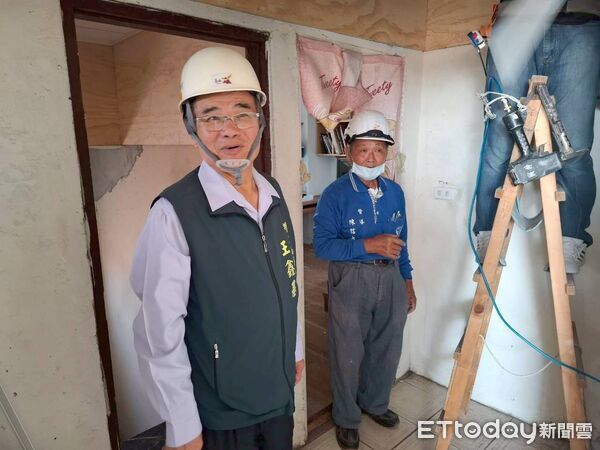 ▲台南做工行善團接力修繕弱勢家庭，讓寒冬不再冰冷。（圖／記者林東良翻攝，下同）