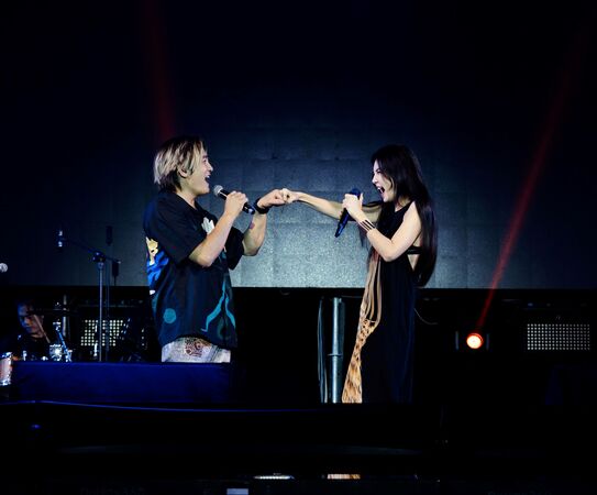 ▲▼ 羅文裕攜手Ella陳嘉樺、許富凱。（圖／屏東縣政府客家事務處 ）