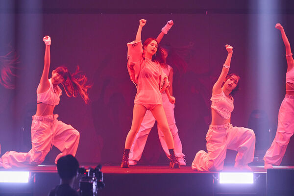 ▲▼ 孫淑媚化身台版Jennie大跳〈like JENNIE〉。（圖／華貴娛樂提供）