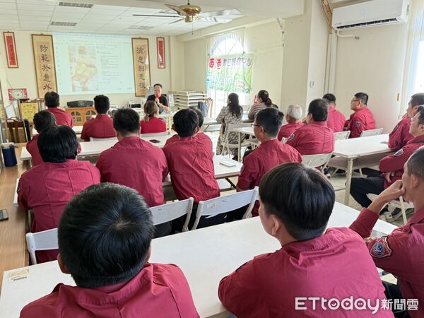 ▲南消第三大隊攜手西港數位機會中心，替義消與婦宣人員開辦 AI &times; 短影音課程。（記者林東良翻攝，下同）