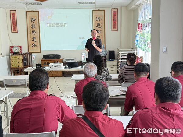 ▲南消第三大隊攜手西港數位機會中心，替義消與婦宣人員開辦 AI &times; 短影音課程。（記者林東良翻攝，下同）