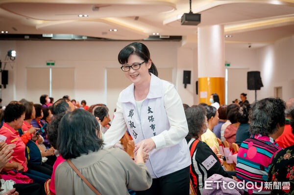 ▲▼   太保市公所第三年舉辦長輩才藝秀暨「最繪就是您」頒獎展現銀髮族創意能量 打造在地健康生活圈  。（圖／太保市公所提供）