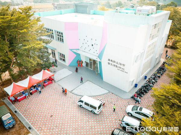 ▲▼   太保市公所第三年舉辦長輩才藝秀暨「最繪就是您」頒獎展現銀髮族創意能量 打造在地健康生活圈  。（圖／太保市公所提供）