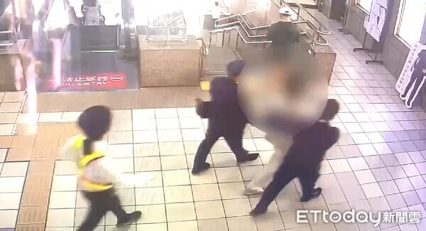 ▲男子今早從樹林火車站月台入侵軌道，遭到警方逮捕並函送裁罰。（圖／記者陸運陞翻攝）