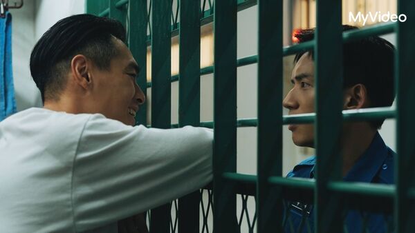 ▲《監所男子囚生記》劉以豪（左）電眼讓陳澤耀（右）招架不住。（圖／愛奇藝國際版、壹壹影業提供）