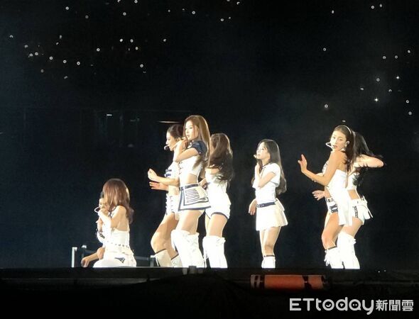 ▲▼TWICE以巡迴同名曲〈THIS IS FOR〉震撼揭幕 。（圖／讀者提供）