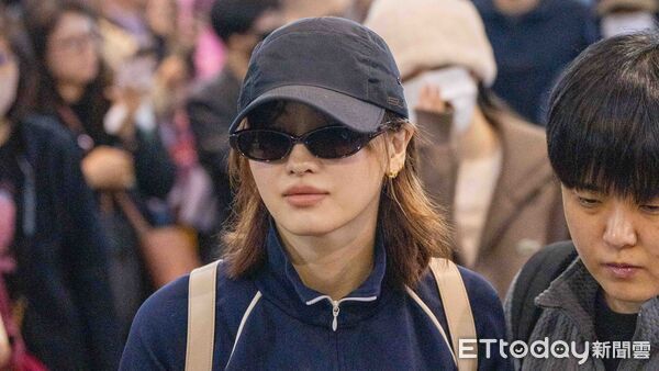 ▲▼ 直擊／子瑜隨TWICE返韓了！點頭「唱得很開心」　200歌迷溫馨送機。（圖／記者吳睿慈攝）