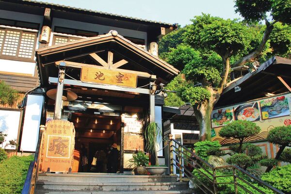 皇池溫泉會館年營業額上億元，號稱是北台灣最大的溫泉會館。（翻攝皇池溫泉御膳館官網）