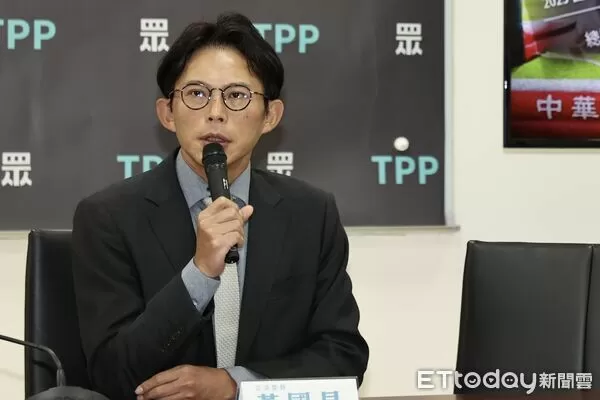 ▲▼民眾黨主席黃國昌出席「中華民國迷你足球協會詐領千萬分十年還？罪證確鑿檢調沉睡」記者會。（圖／記者徐文彬攝）