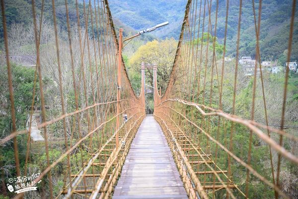 ▲▼苗栗全台唯一島上溫泉「虎山溫泉會館」！走吊橋、泡美人湯。（圖／部落客滿分提供）