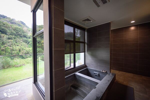 ▲▼苗栗全台唯一島上溫泉「虎山溫泉會館」！走吊橋、泡美人湯。（圖／部落客滿分提供）