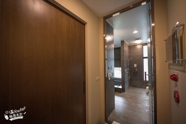 ▲▼苗栗全台唯一島上溫泉「虎山溫泉會館」！走吊橋、泡美人湯。（圖／部落客滿分提供）