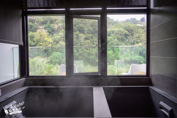 ▲▼苗栗全台唯一島上溫泉「虎山溫泉會館」！走吊橋、泡美人湯。（圖／部落客滿分提供）