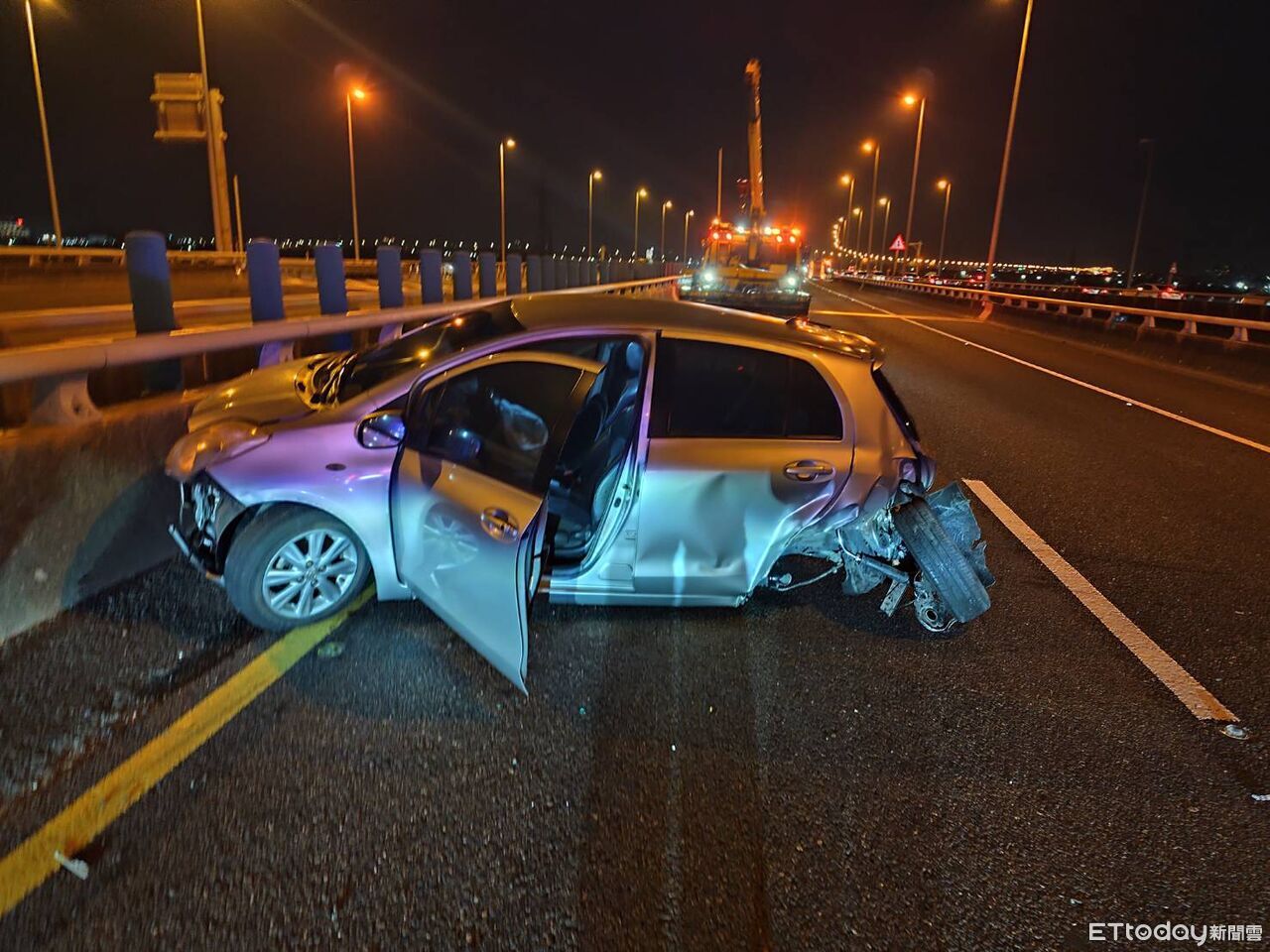 快訊／國道8號晚間車禍！2車碰撞「1名駕駛消失」