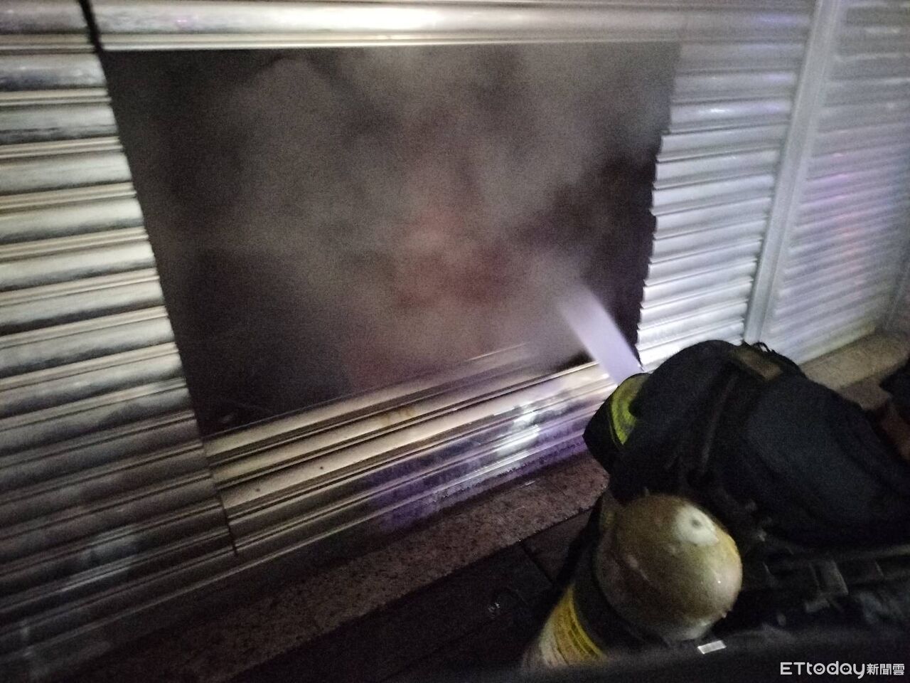 快訊／高雄14層大樓驚傳暗夜火警　